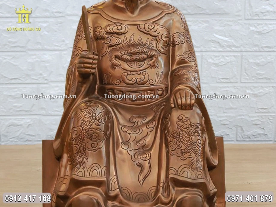 Từng họa tiết hoa văn được chăm chút tỉ mỉ
